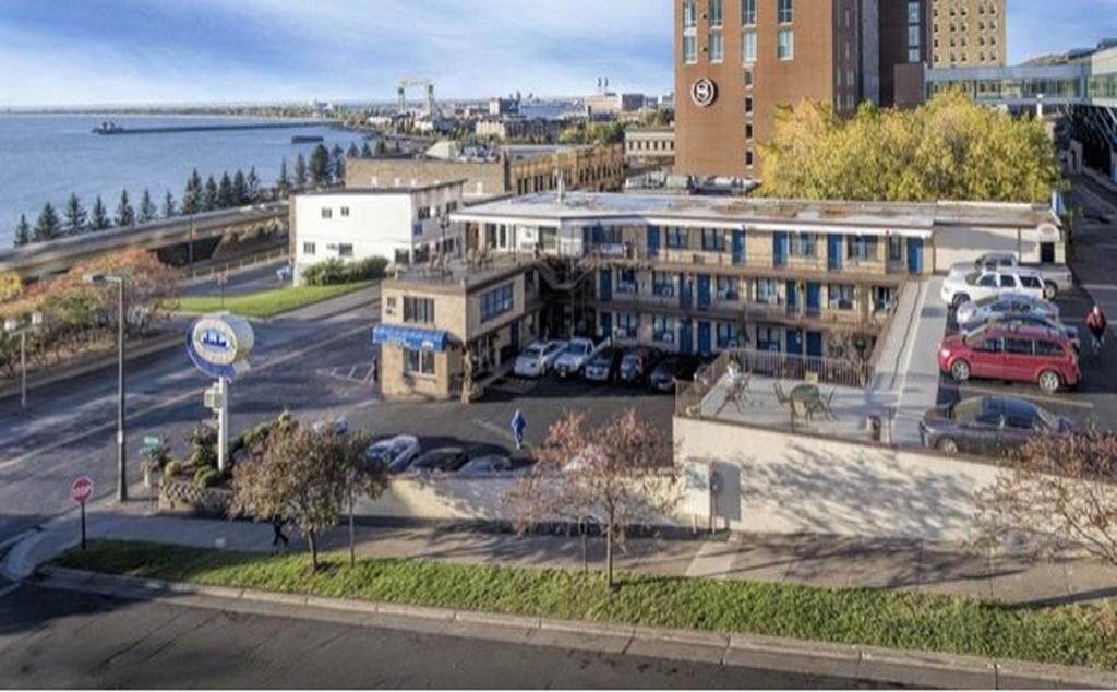 Voyageur Lakewalk Inn Дулут Экстерьер фото